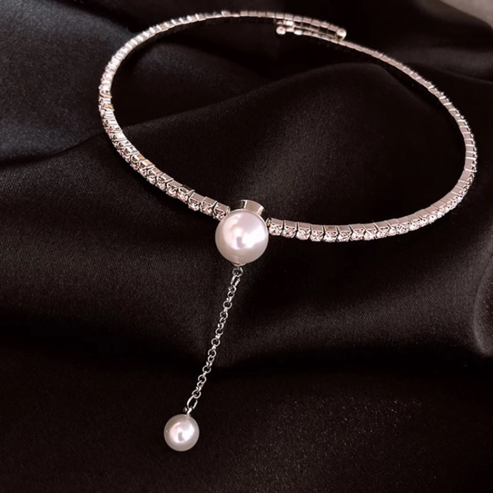 🌟 Fashion Crystals Choker - Picture 2 of 3